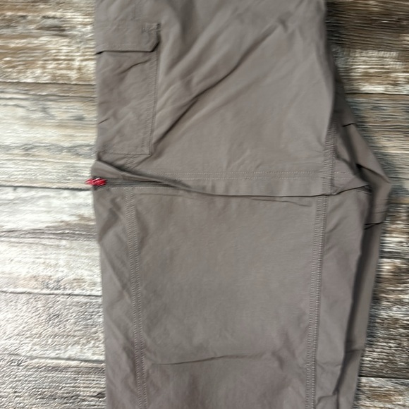 The North Face Women’s Tan Convertible Cargo Pants Size 14 - Picture 12 of 12
